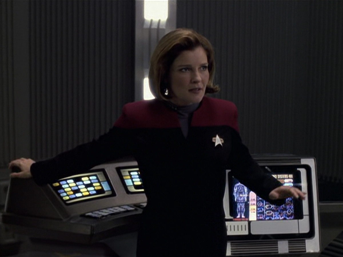 extant_StarTrek_VOY_6x11-FairHaven_01406.jpg