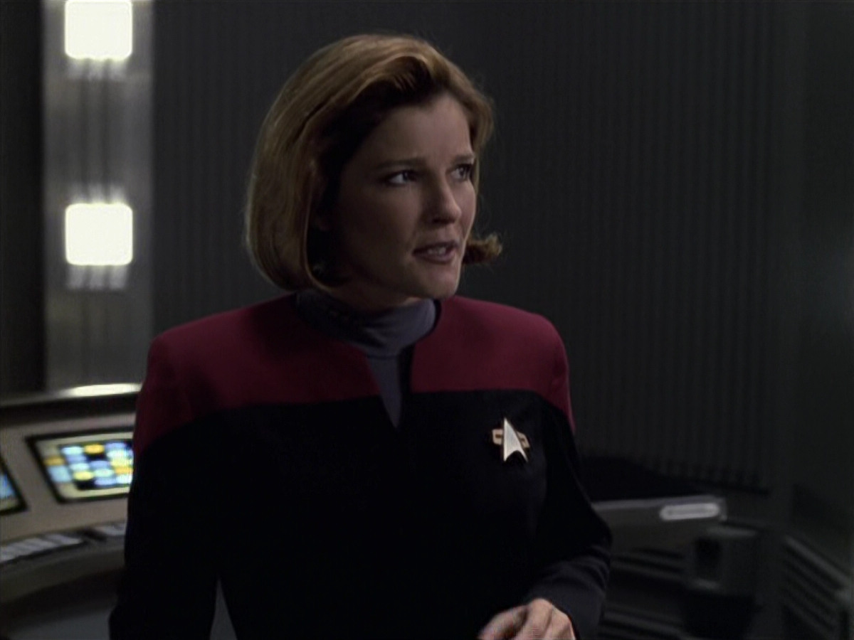 extant_StarTrek_VOY_6x11-FairHaven_01408.jpg