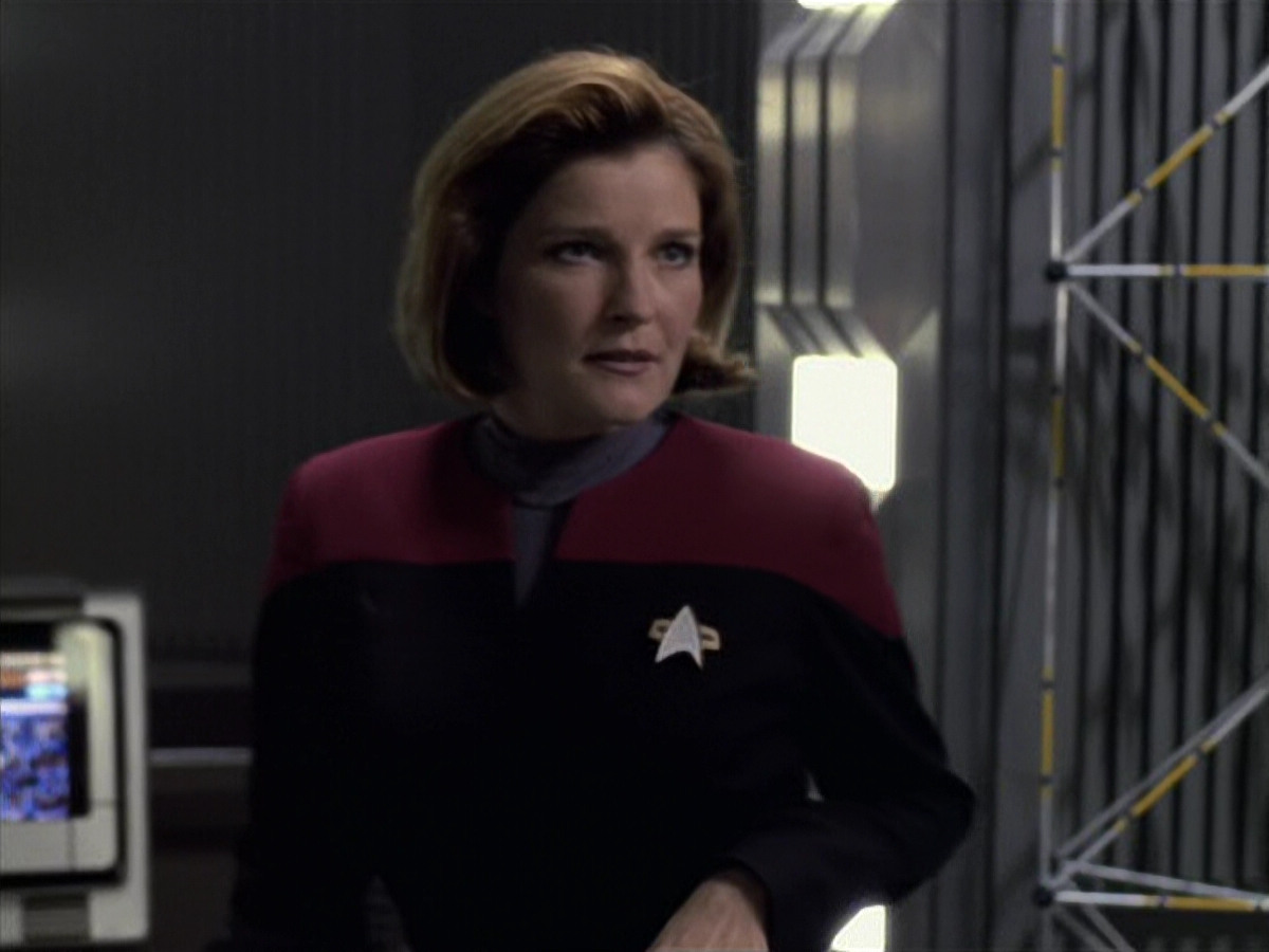 extant_StarTrek_VOY_6x11-FairHaven_01423.jpg