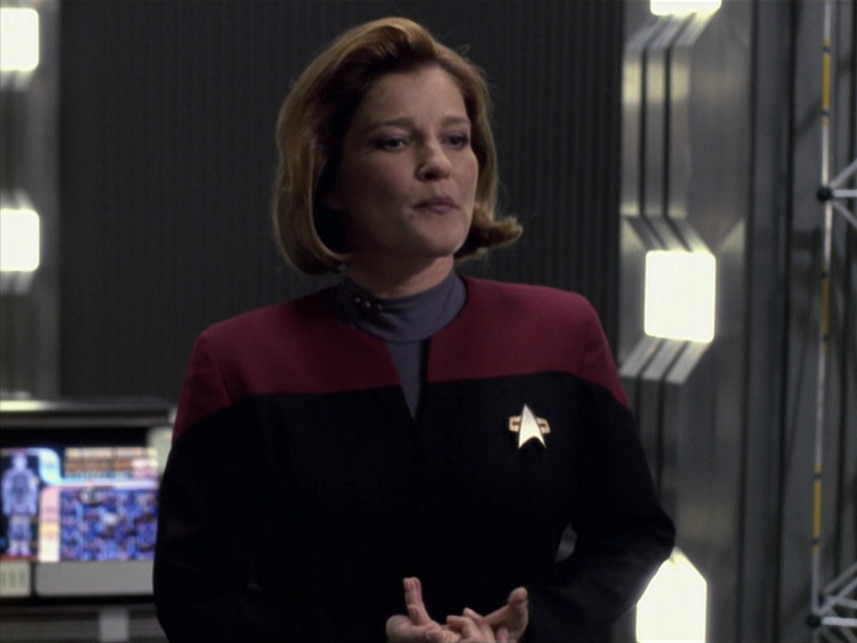 extant_StarTrek_VOY_6x11-FairHaven_01426.jpg