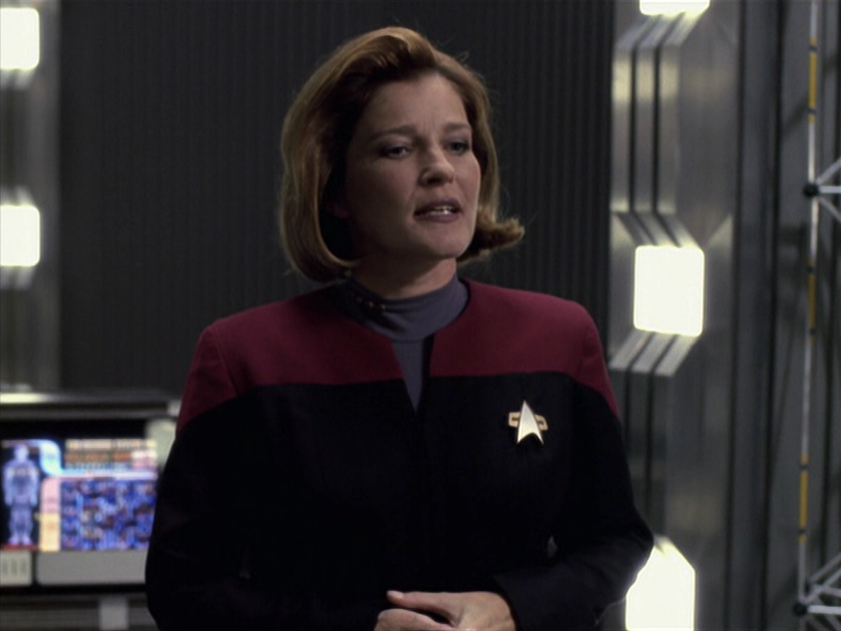 extant_StarTrek_VOY_6x11-FairHaven_01428.jpg