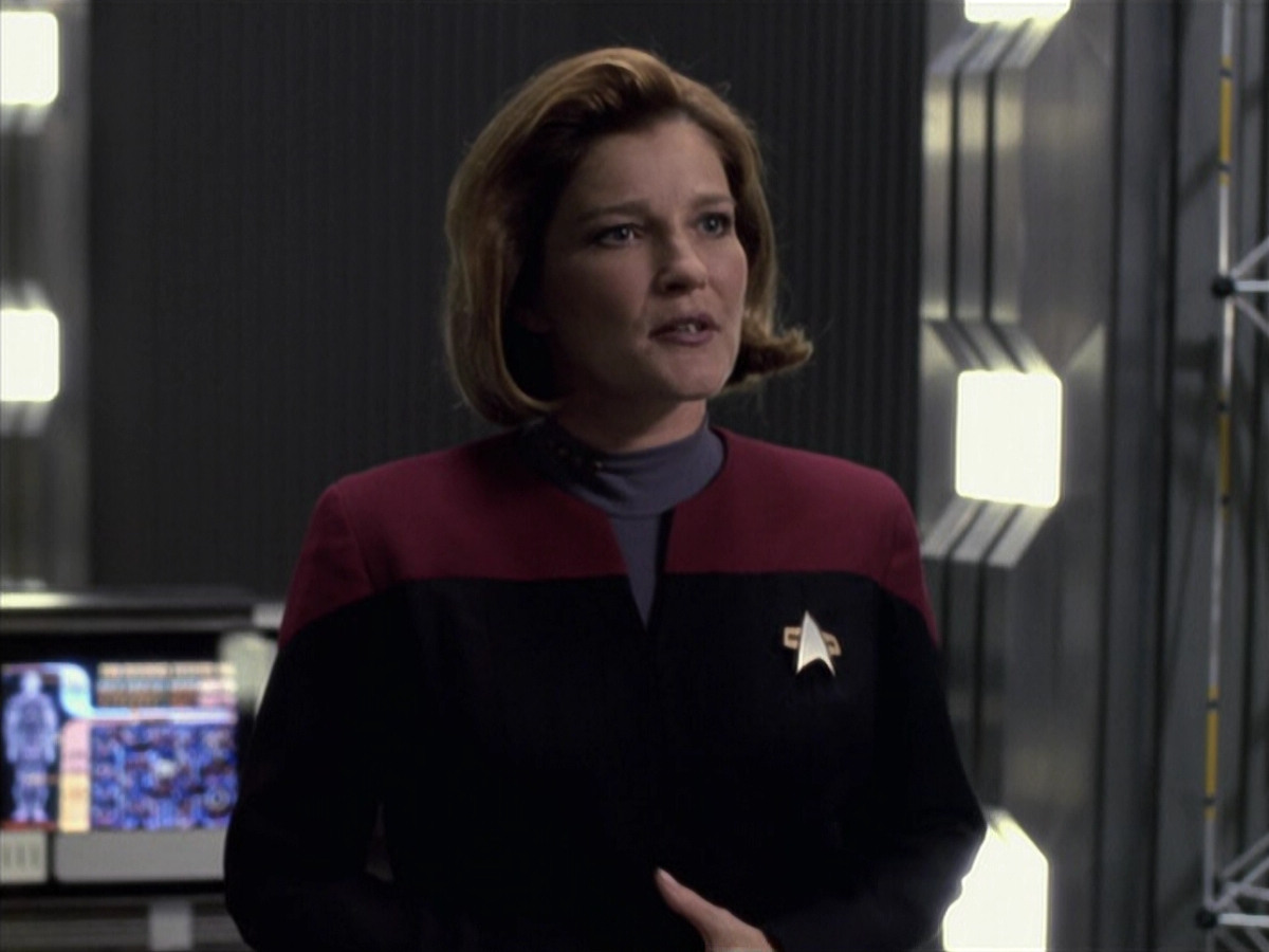 extant_StarTrek_VOY_6x11-FairHaven_01429.jpg