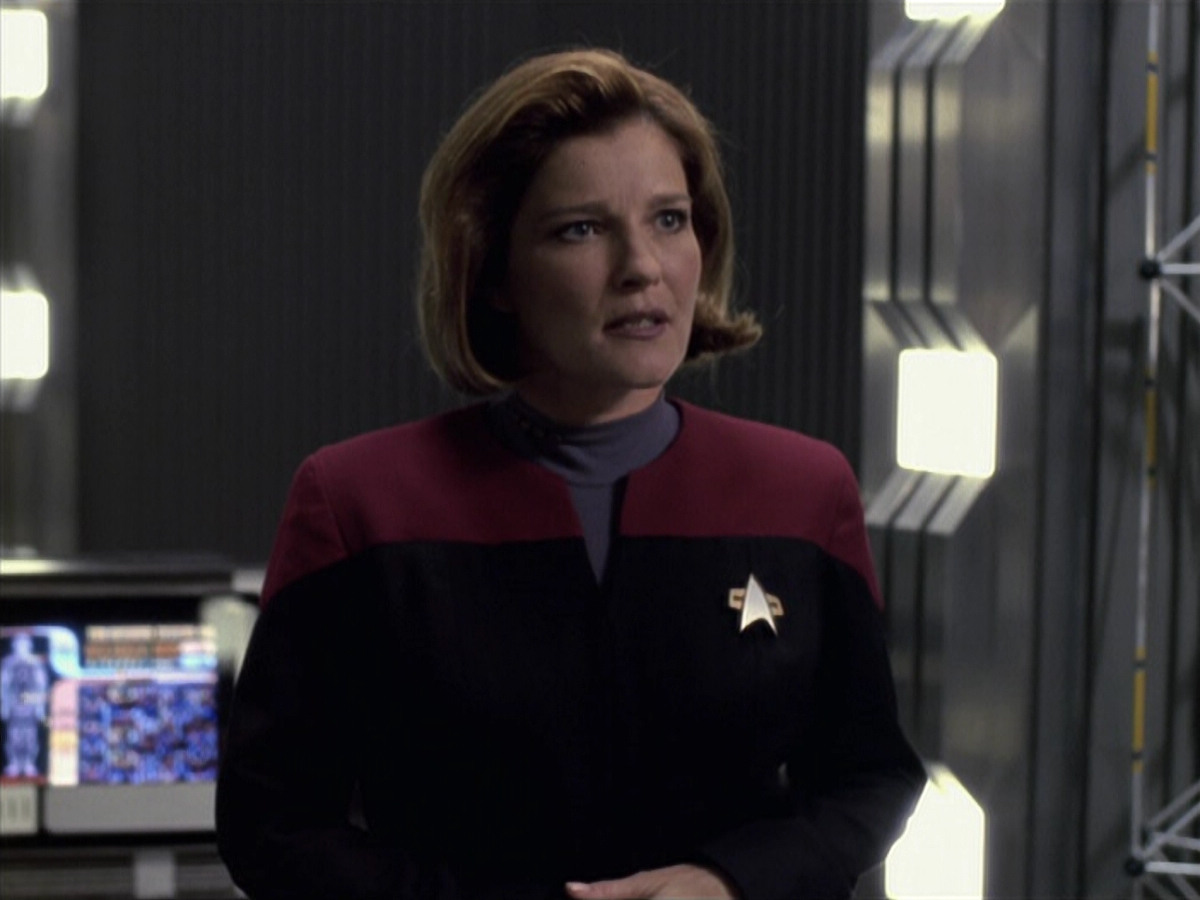extant_StarTrek_VOY_6x11-FairHaven_01431.jpg