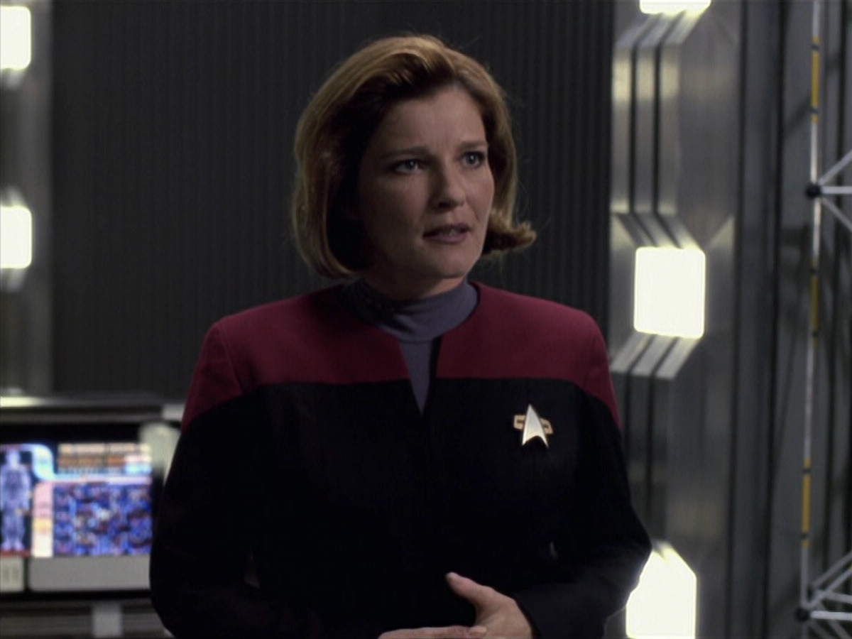 extant_StarTrek_VOY_6x11-FairHaven_01432.jpg