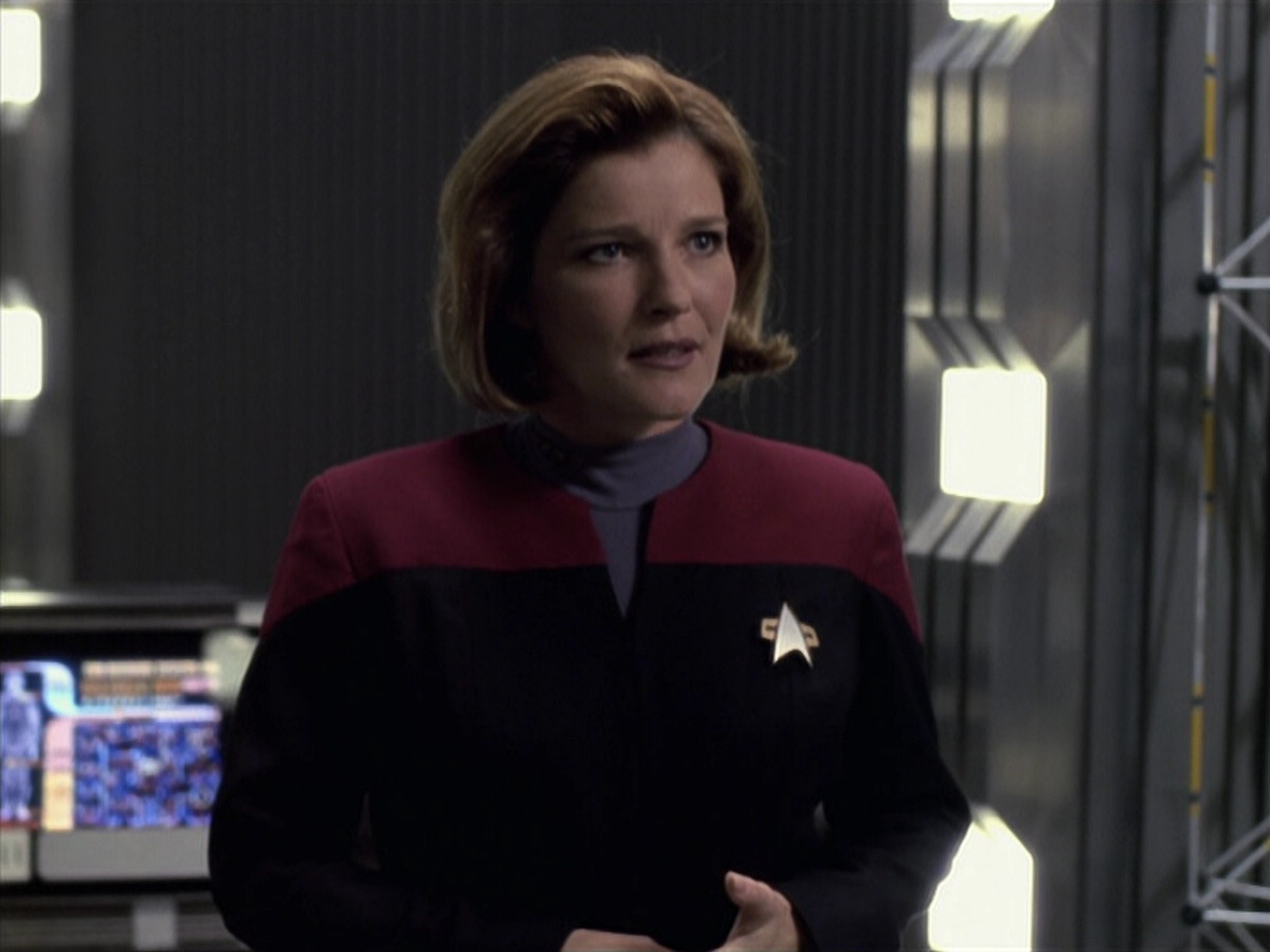 extant_StarTrek_VOY_6x11-FairHaven_01433.jpg