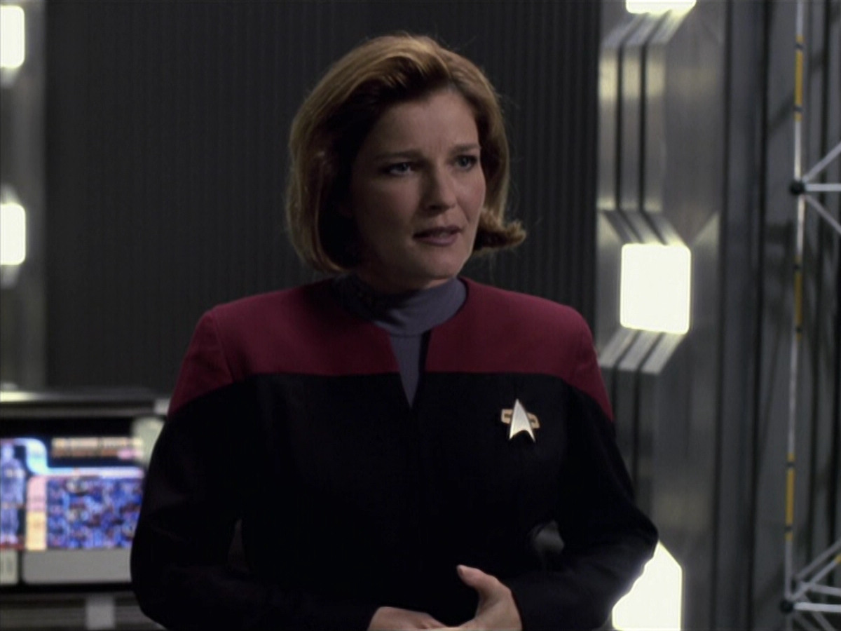 extant_StarTrek_VOY_6x11-FairHaven_01434.jpg