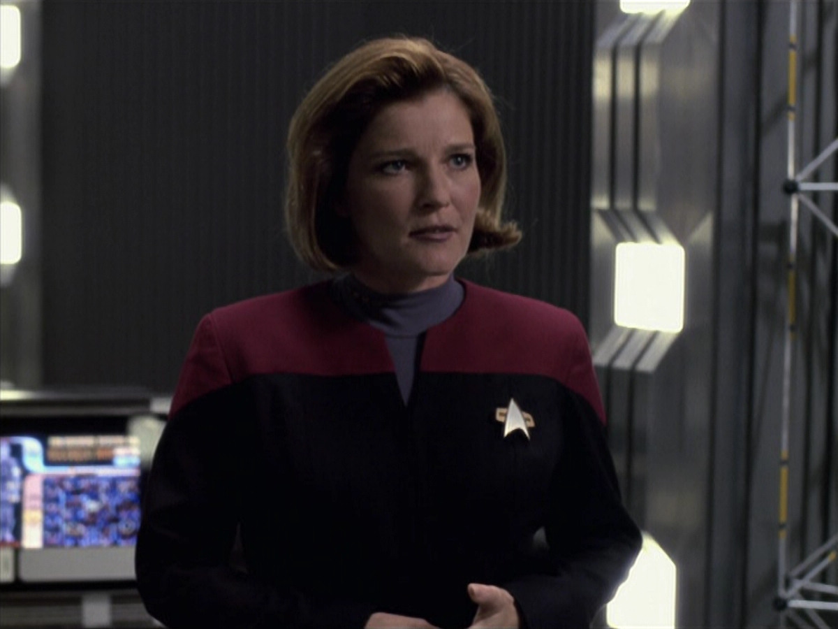 extant_StarTrek_VOY_6x11-FairHaven_01436.jpg