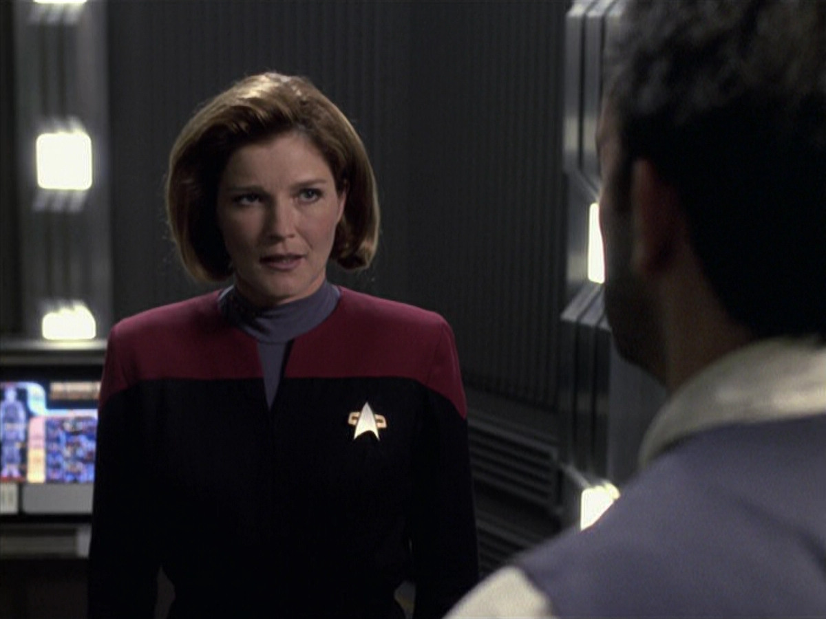 extant_StarTrek_VOY_6x11-FairHaven_01450.jpg