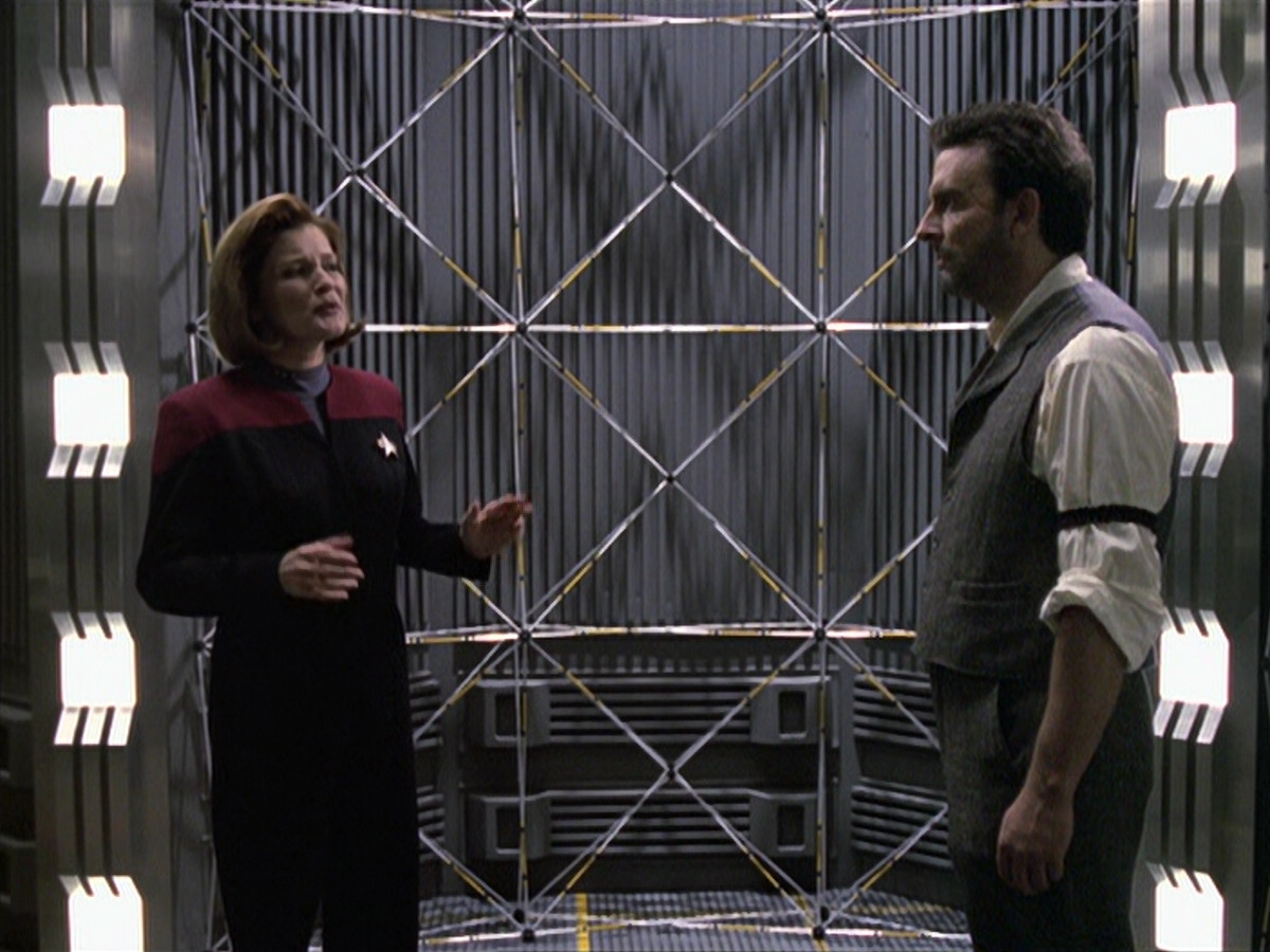 extant_StarTrek_VOY_6x11-FairHaven_01460.jpg