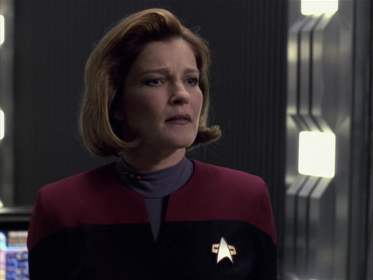 extant_StarTrek_VOY_6x11-FairHaven_01468.jpg