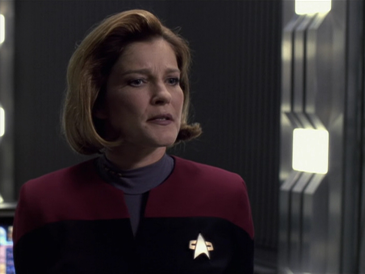 extant_StarTrek_VOY_6x11-FairHaven_01469.jpg