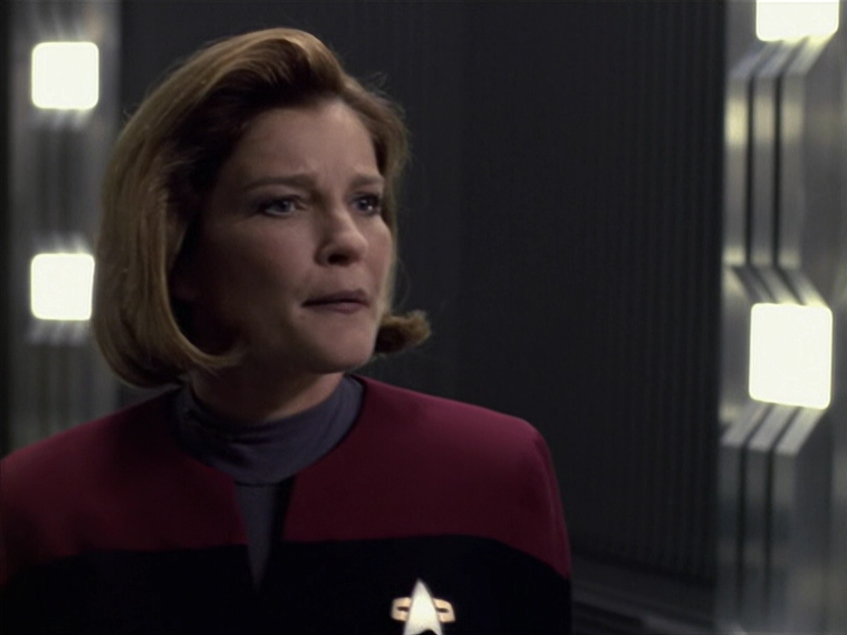 extant_StarTrek_VOY_6x11-FairHaven_01471.jpg