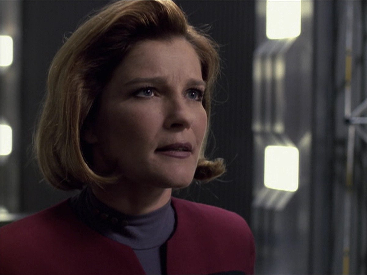 extant_StarTrek_VOY_6x11-FairHaven_01479.jpg