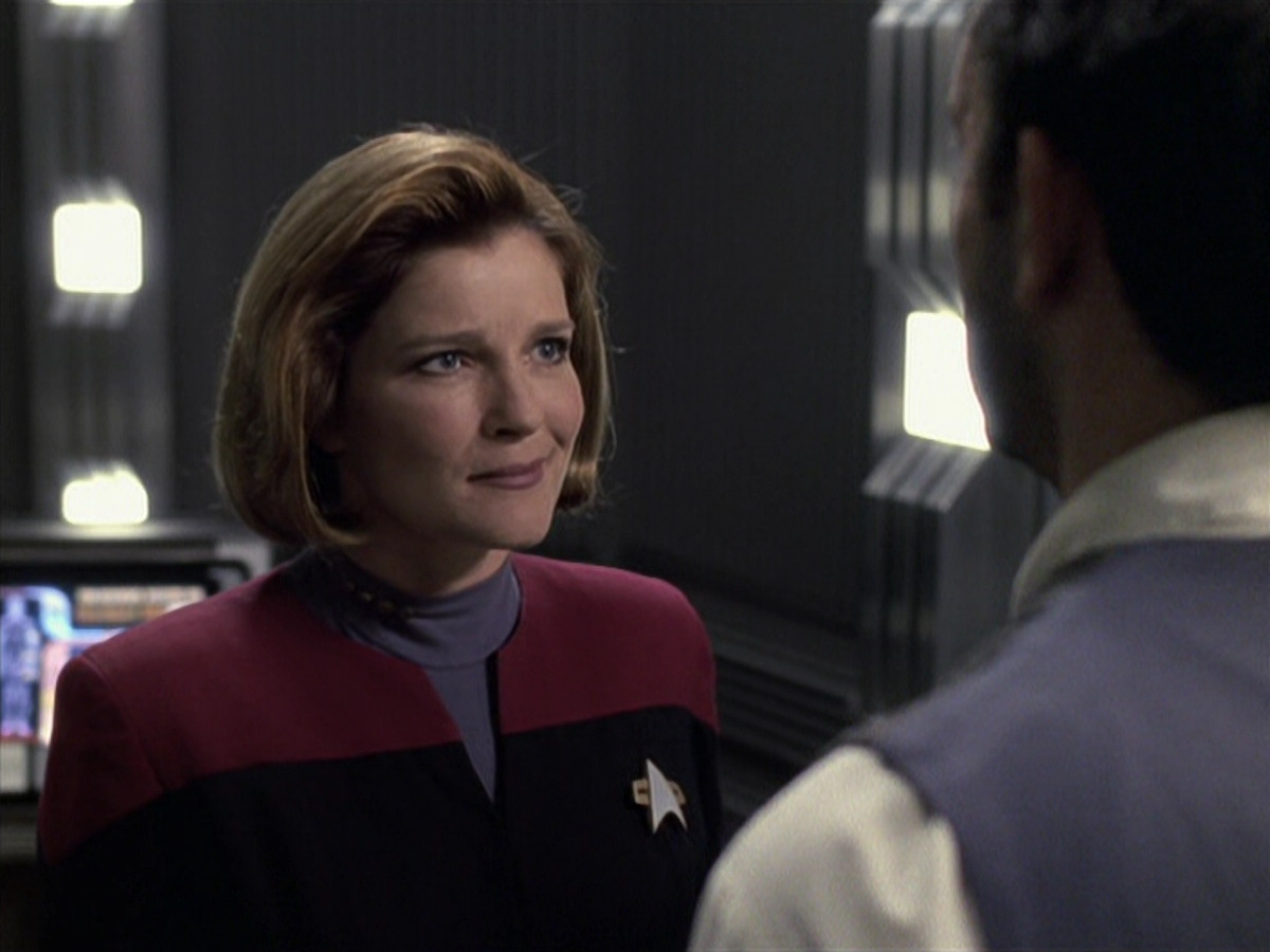 extant_StarTrek_VOY_6x11-FairHaven_01487.jpg