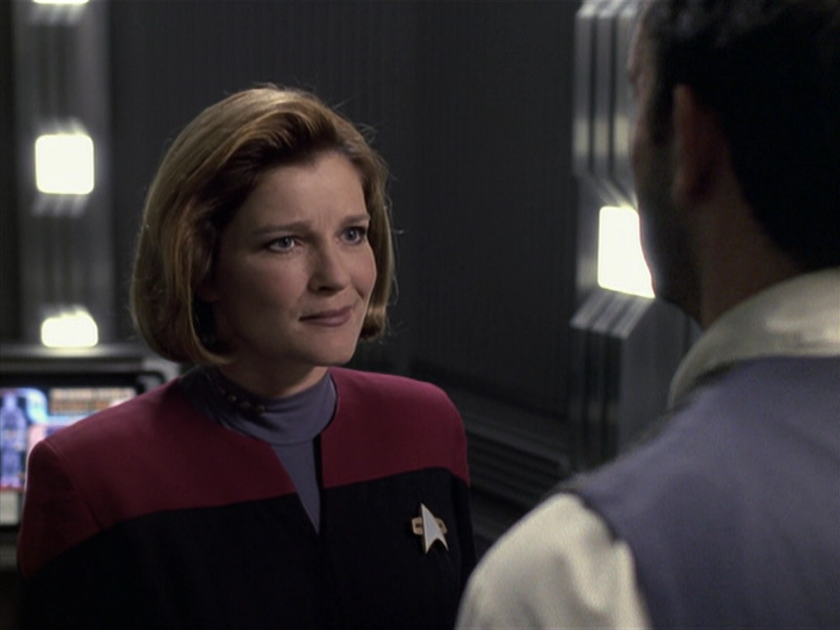 extant_StarTrek_VOY_6x11-FairHaven_01488.jpg