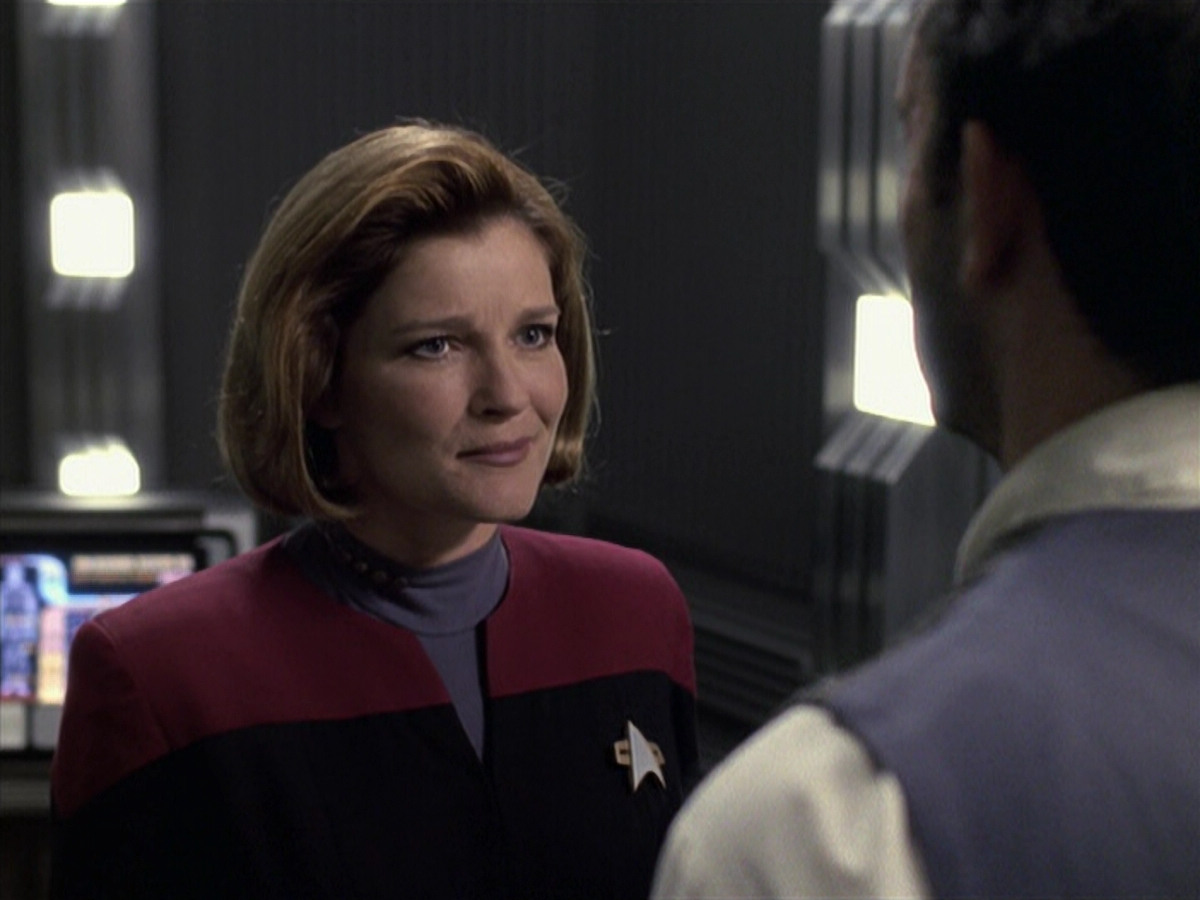 extant_StarTrek_VOY_6x11-FairHaven_01489.jpg
