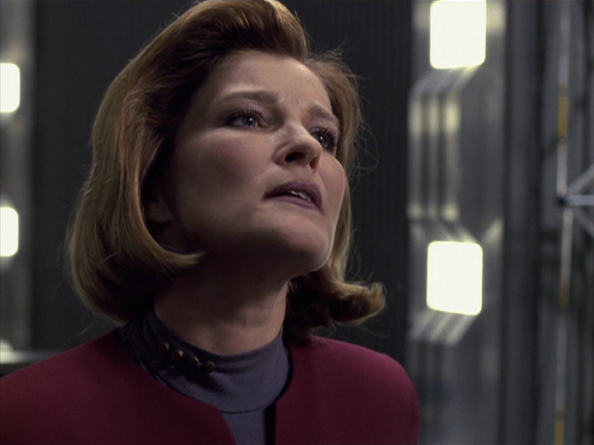 extant_StarTrek_VOY_6x11-FairHaven_01496.jpg