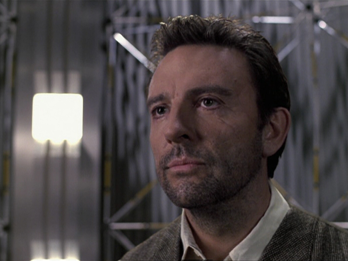 extant_StarTrek_VOY_6x11-FairHaven_01504.jpg