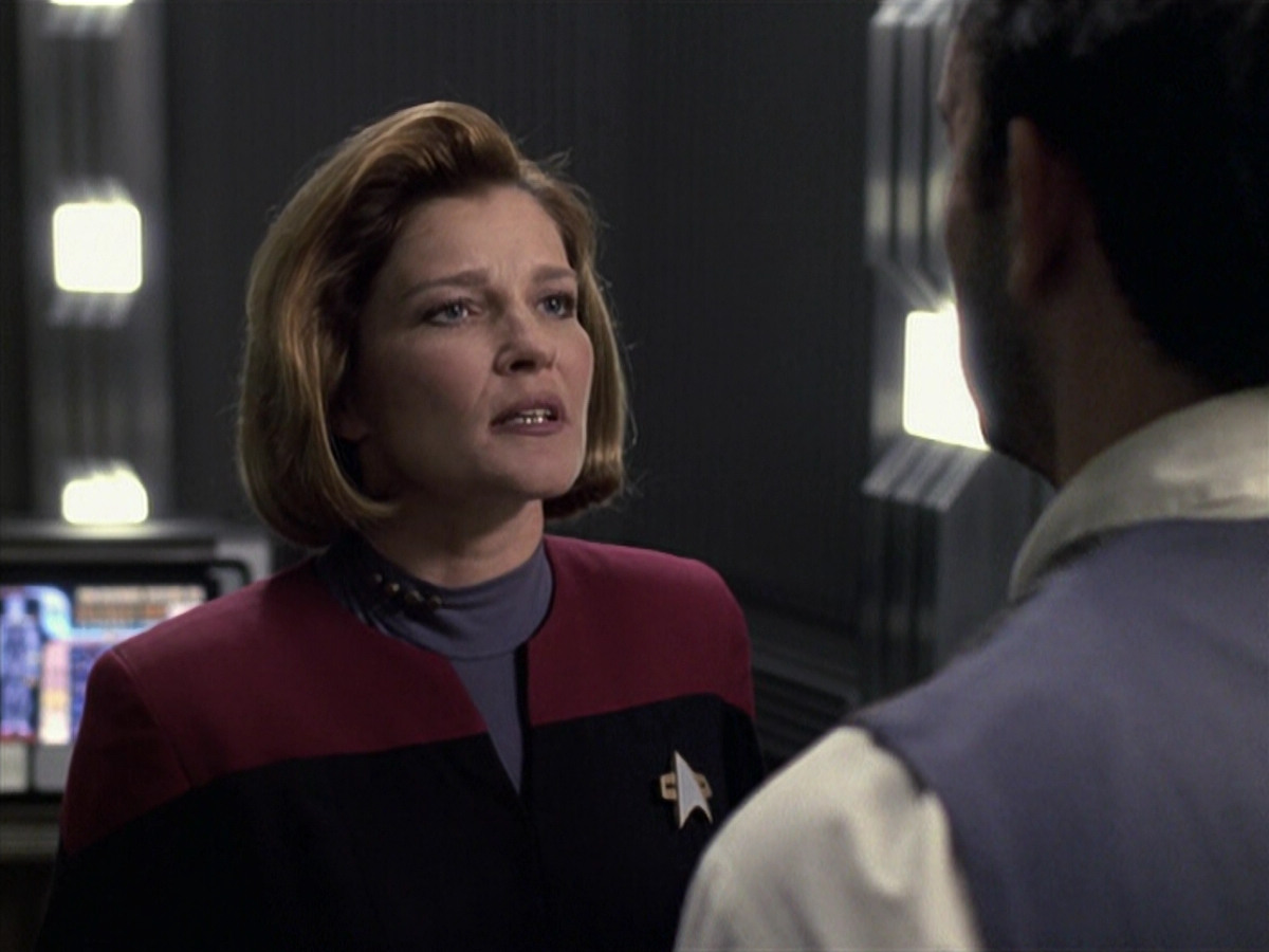 extant_StarTrek_VOY_6x11-FairHaven_01506.jpg