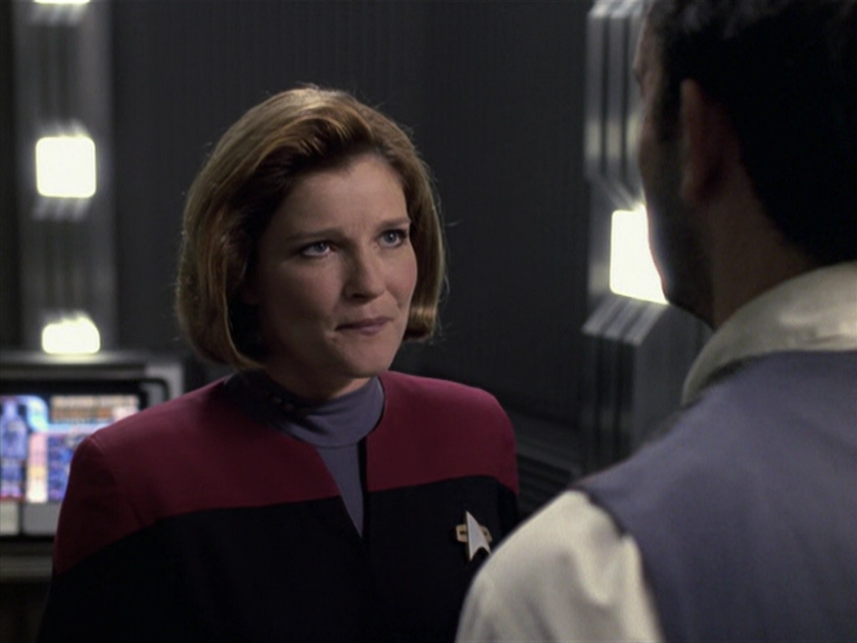 extant_StarTrek_VOY_6x11-FairHaven_01526.jpg