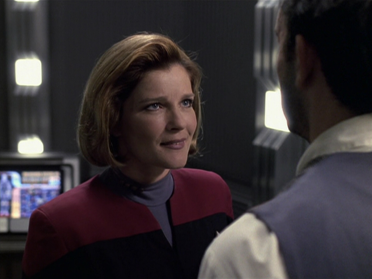 extant_StarTrek_VOY_6x11-FairHaven_01529.jpg