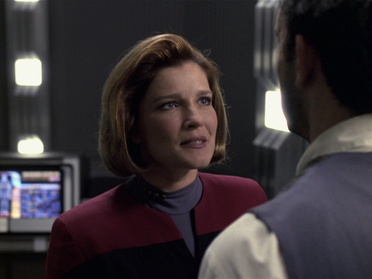 extant_StarTrek_VOY_6x11-FairHaven_01534.jpg