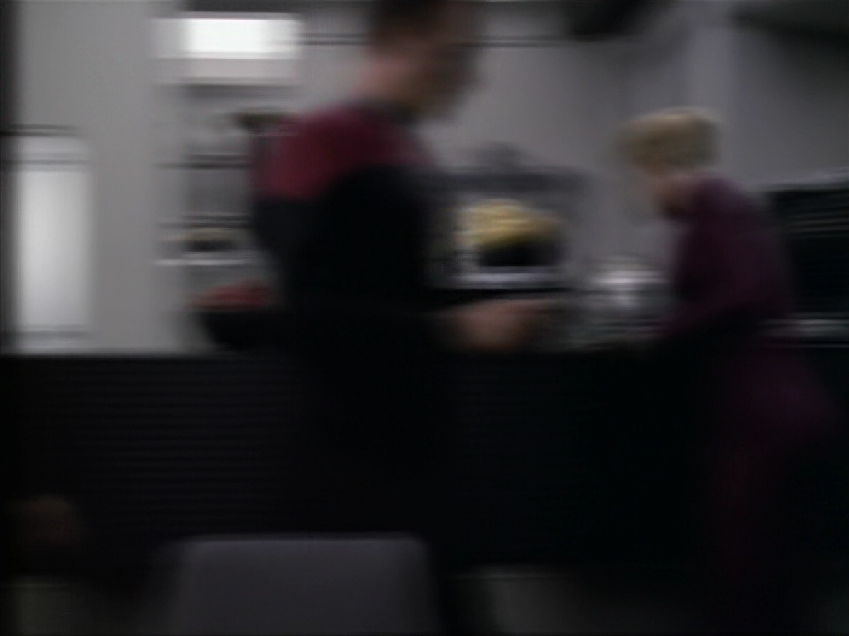 extant_StarTrek_VOY_6x11-FairHaven_01545.jpg