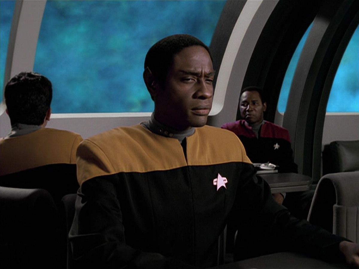 extant_StarTrek_VOY_6x11-FairHaven_01549.jpg