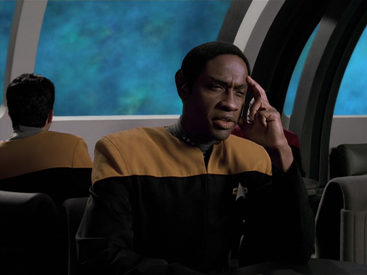 extant_StarTrek_VOY_6x11-FairHaven_01562.jpg