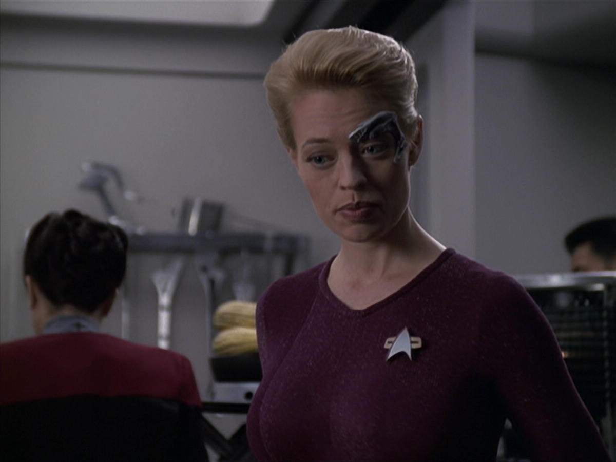 extant_StarTrek_VOY_6x11-FairHaven_01572.jpg