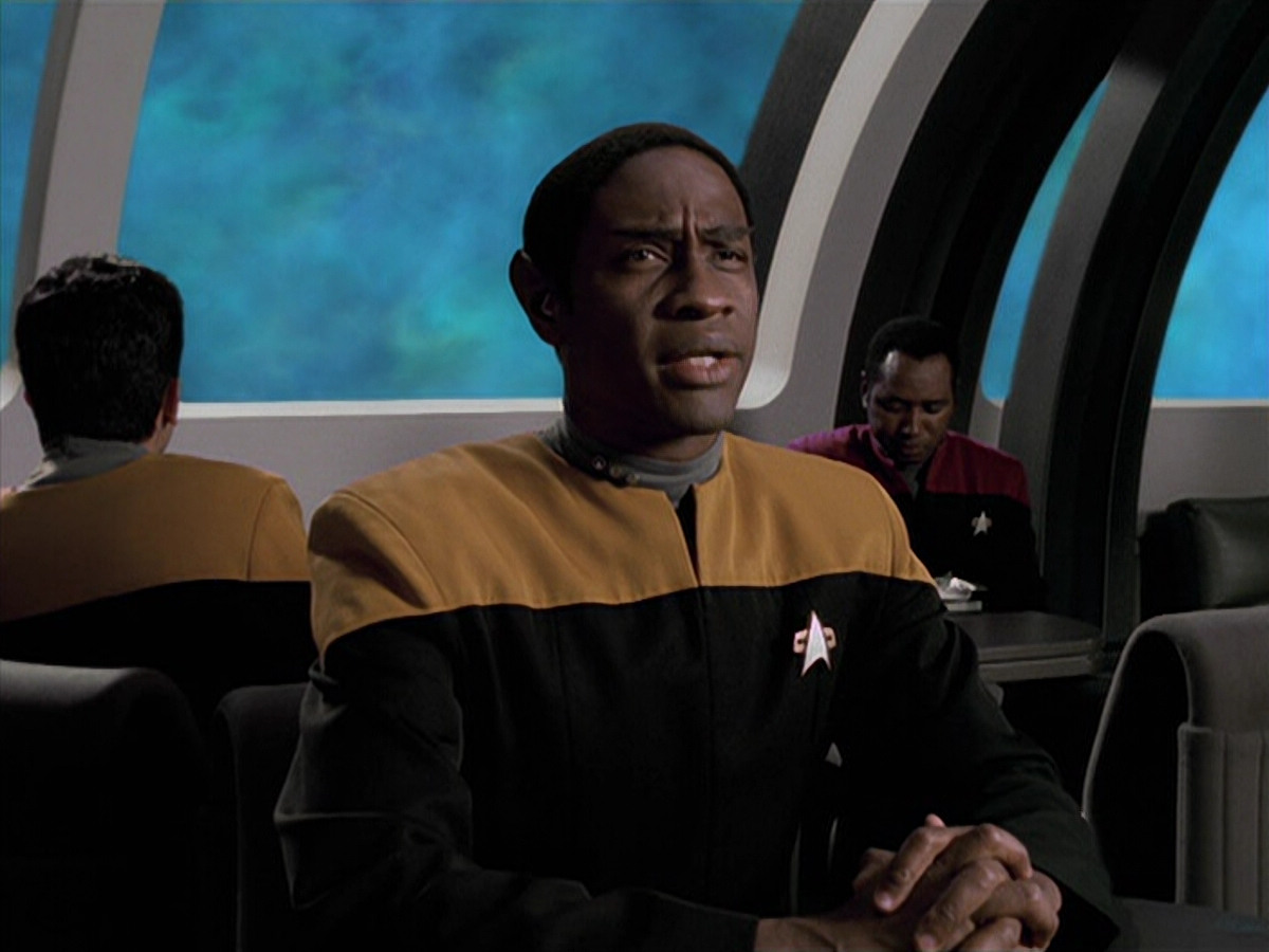 extant_StarTrek_VOY_6x11-FairHaven_01577.jpg