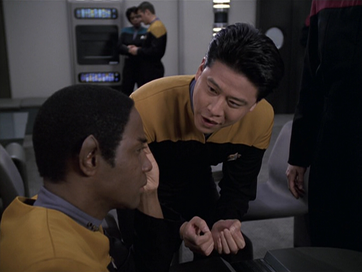 extant_StarTrek_VOY_6x11-FairHaven_01603.jpg