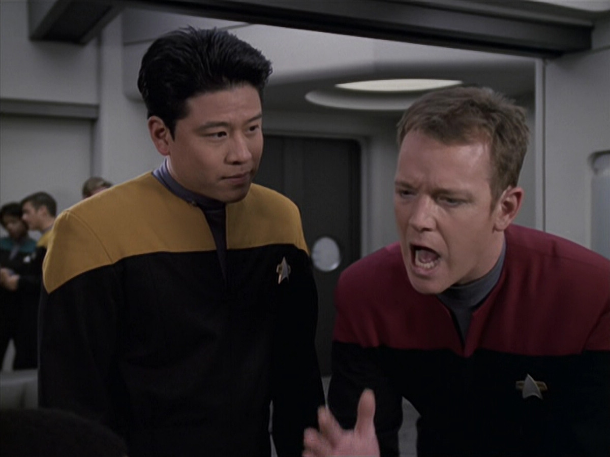 extant_StarTrek_VOY_6x11-FairHaven_01620.jpg
