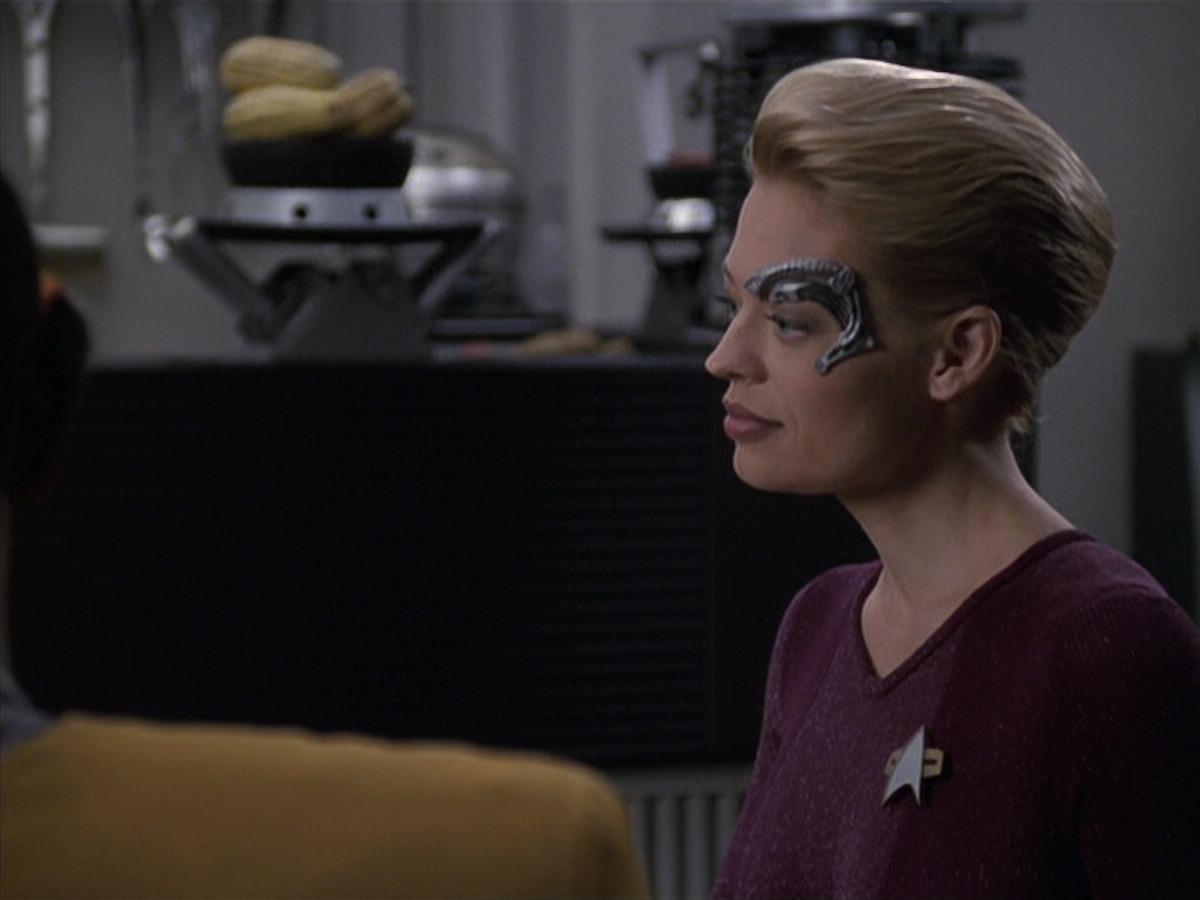 extant_StarTrek_VOY_6x11-FairHaven_01637.jpg