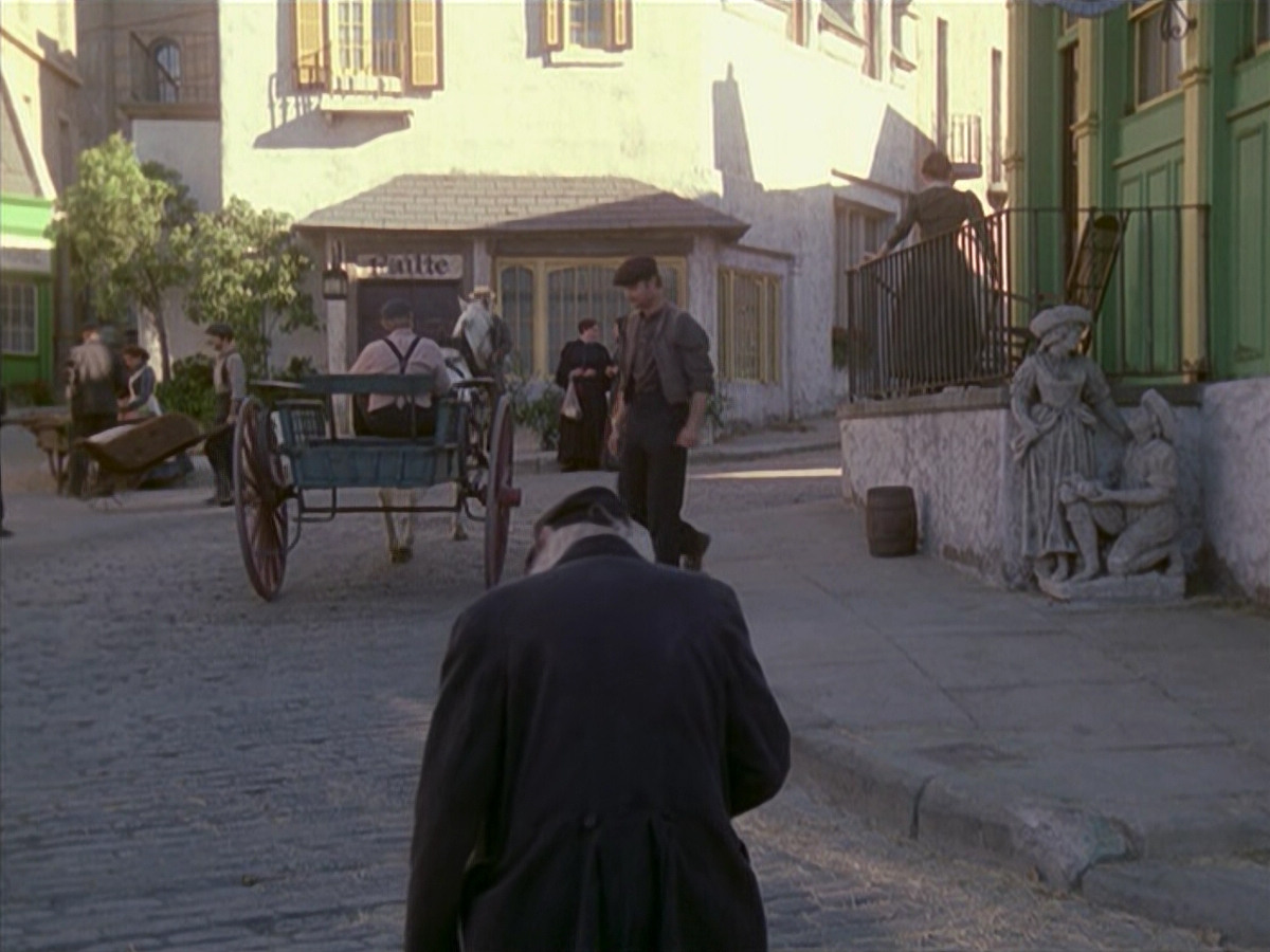 extant_StarTrek_VOY_6x11-FairHaven_01701.jpg