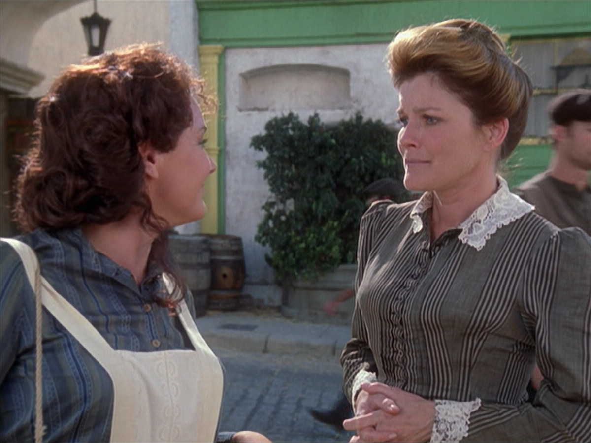 extant_StarTrek_VOY_6x11-FairHaven_01728.jpg