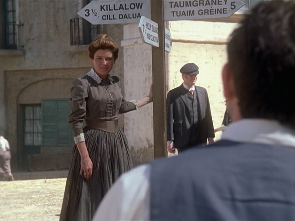 extant_StarTrek_VOY_6x11-FairHaven_01764.jpg