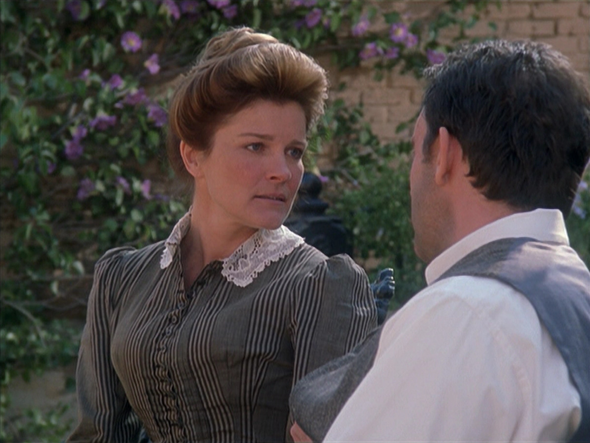 extant_StarTrek_VOY_6x11-FairHaven_01796.jpg