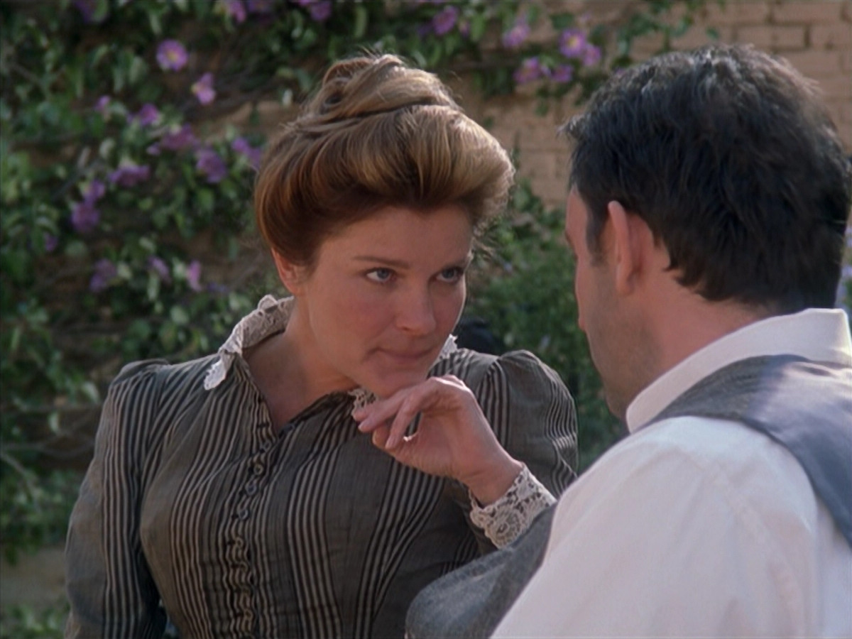 extant_StarTrek_VOY_6x11-FairHaven_01827.jpg
