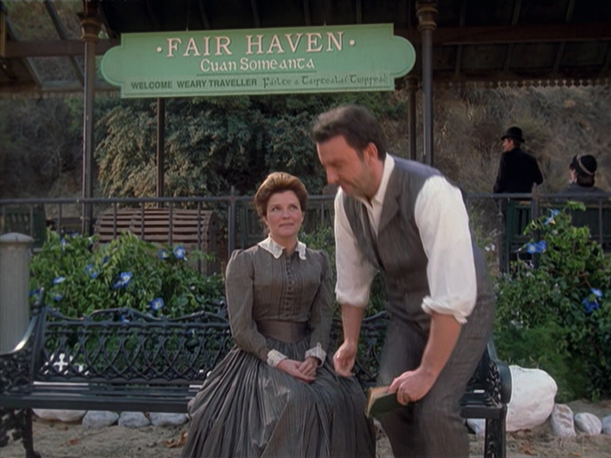extant_StarTrek_VOY_6x11-FairHaven_01873.jpg
