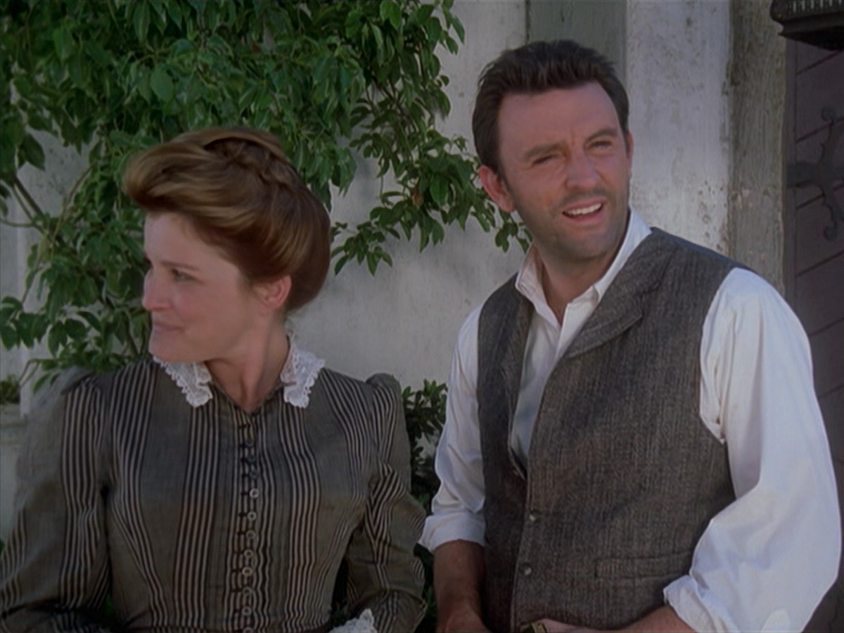 extant_StarTrek_VOY_6x11-FairHaven_01974.jpg