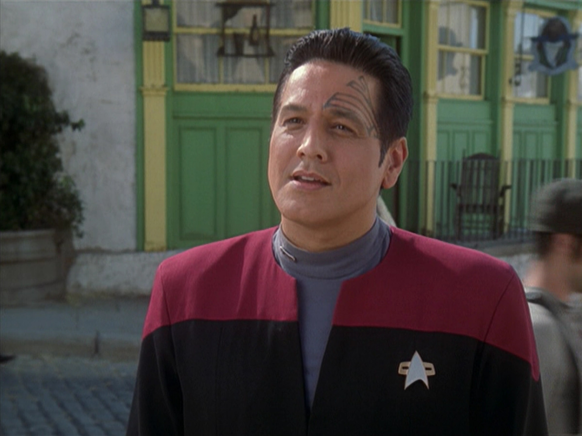 extant_StarTrek_VOY_6x11-FairHaven_01980.jpg