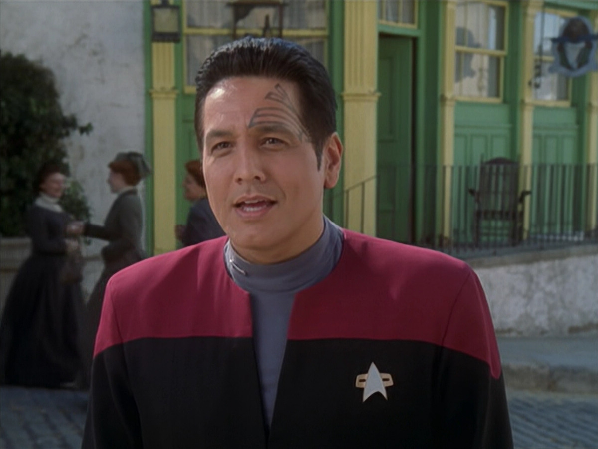extant_StarTrek_VOY_6x11-FairHaven_01987.jpg