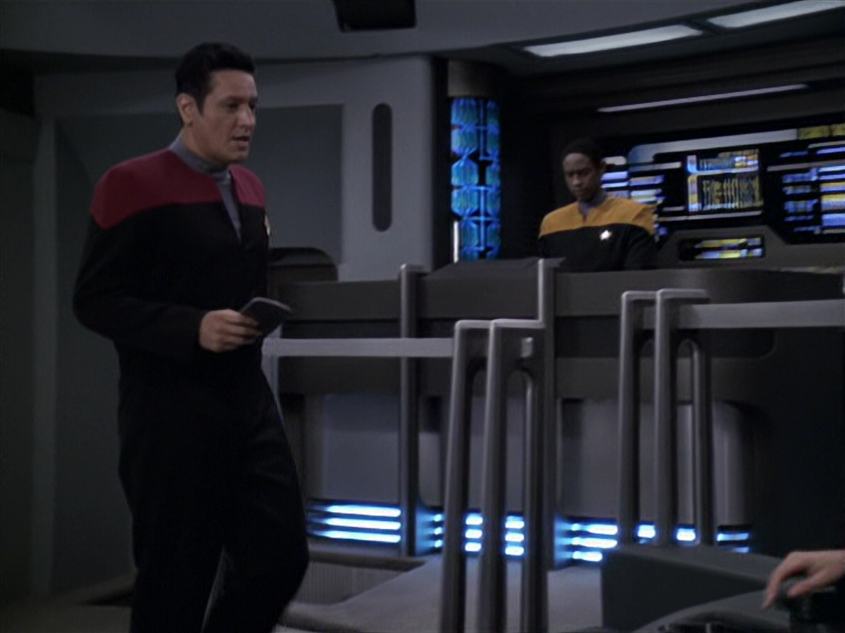 extant_StarTrek_VOY_6x11-FairHaven_02013.jpg