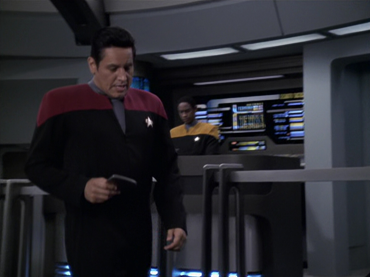 extant_StarTrek_VOY_6x11-FairHaven_02014.jpg