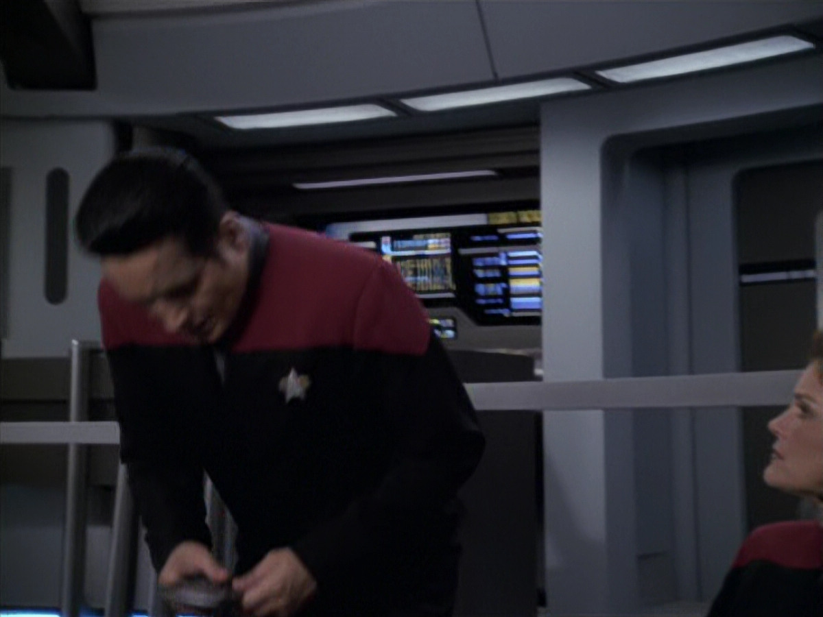 extant_StarTrek_VOY_6x11-FairHaven_02015.jpg