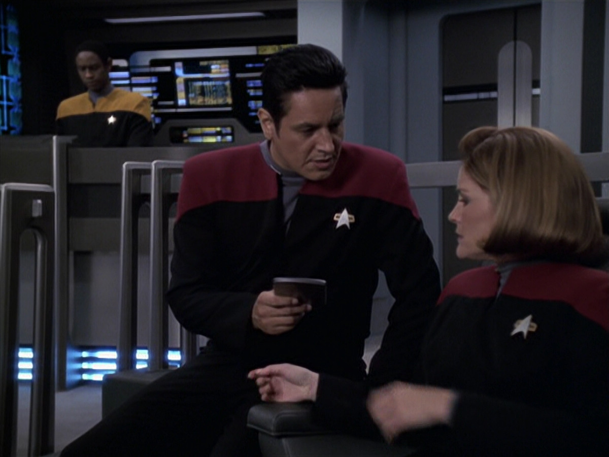 extant_StarTrek_VOY_6x11-FairHaven_02018.jpg