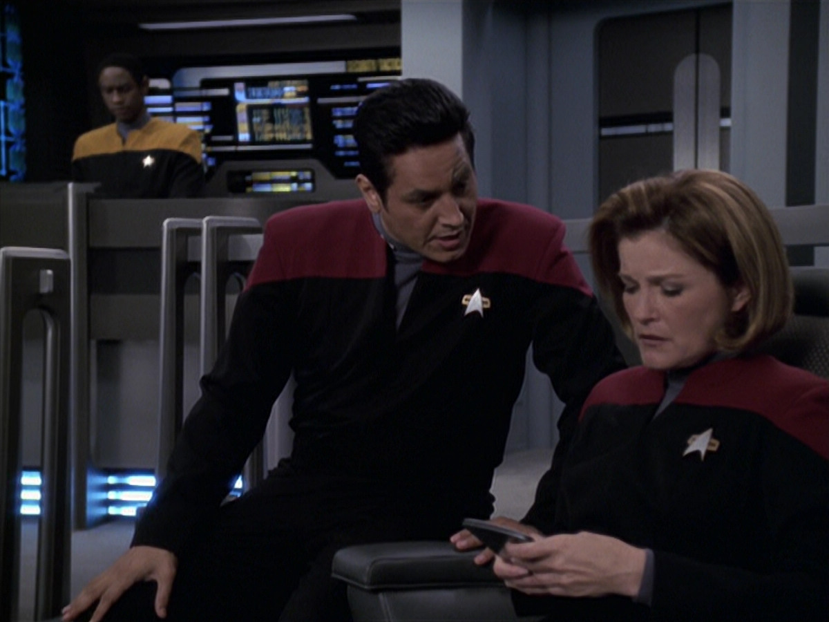 extant_StarTrek_VOY_6x11-FairHaven_02021.jpg