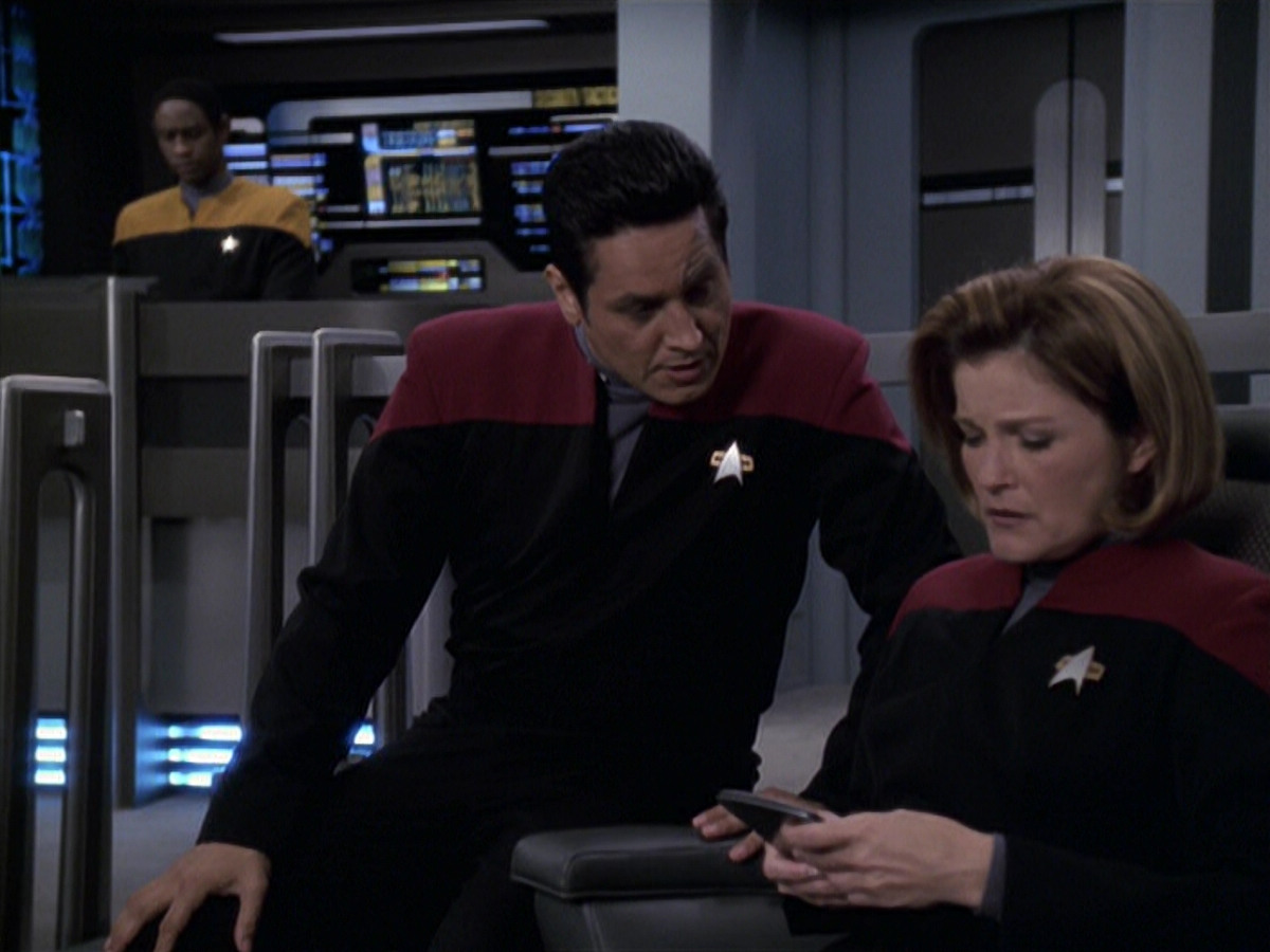 extant_StarTrek_VOY_6x11-FairHaven_02022.jpg
