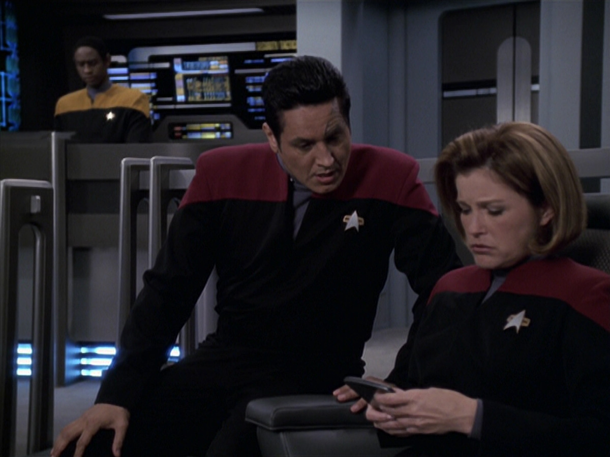 extant_StarTrek_VOY_6x11-FairHaven_02023.jpg